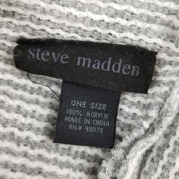 Steve Madden Poncho Knit Striped Gray Silver Metallic Fringe Lightweight OS - Picture 6 of 7